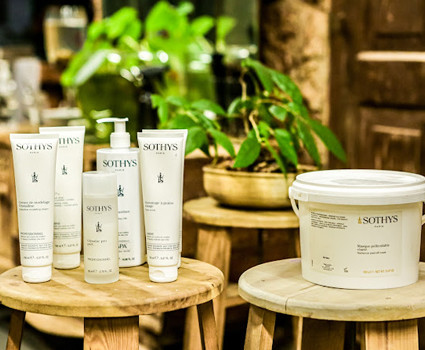 Adorn Niro Slider Image