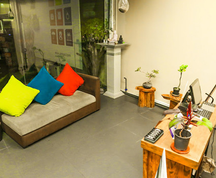 Adorn Niro Slider Image